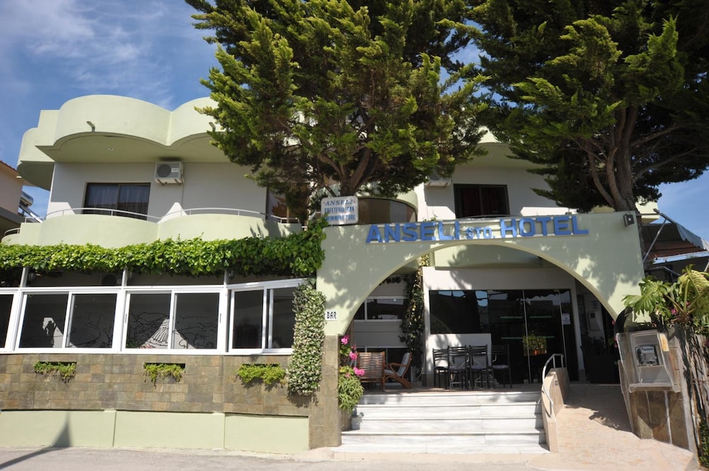 Anseli Hotel — Hotel building in Kremasti, South Aegean