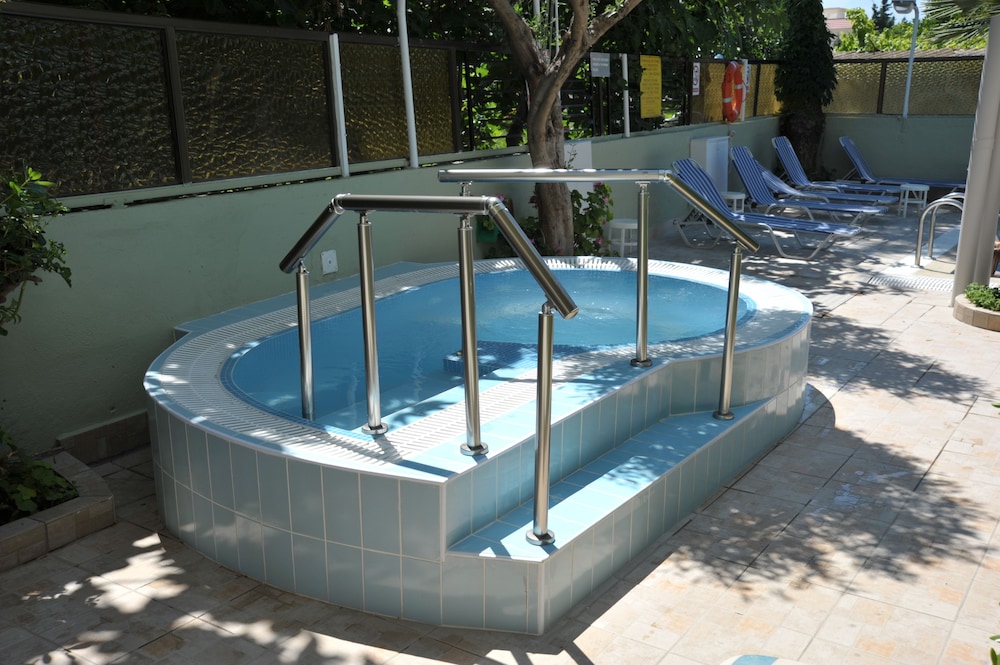 Anseli Hotel — Swimming pool in Kremasti, South Aegean