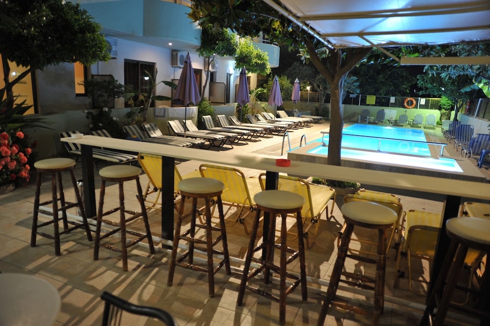 Anseli Hotel — Swimming pool in Kremasti, South Aegean