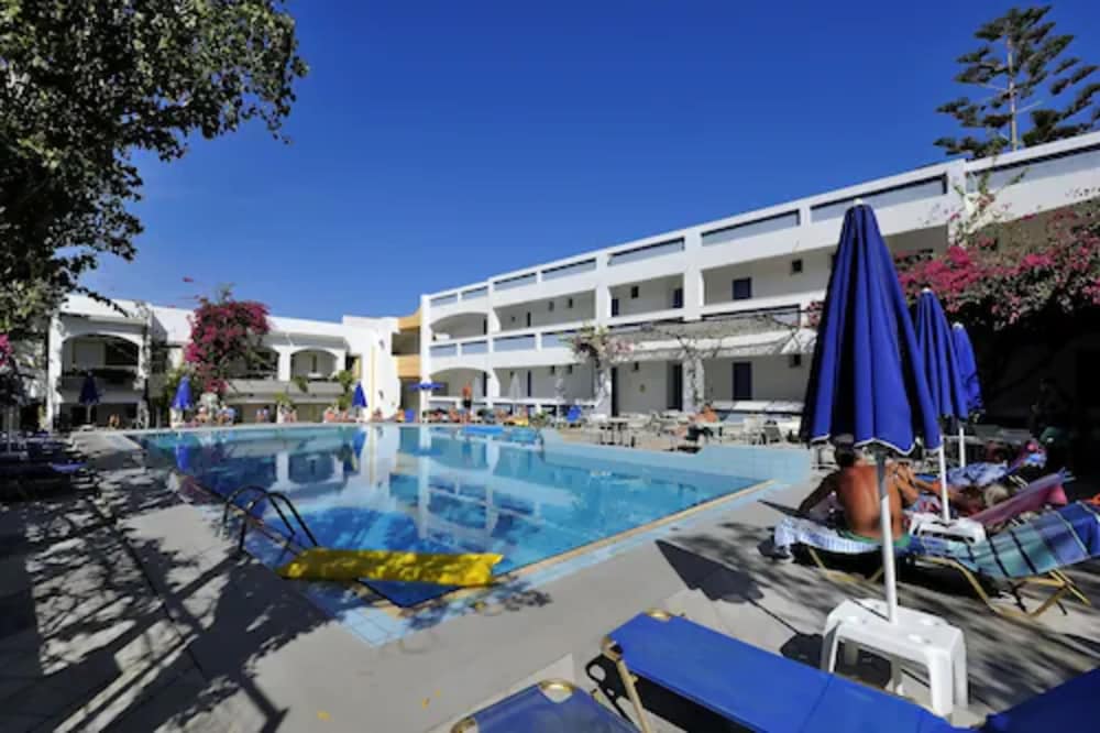 Apollon Hotel Apartments — Swimming pool in Rethymnon