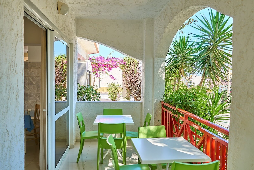 Apollon Hotel Apartments — Hotel building in Rethymnon