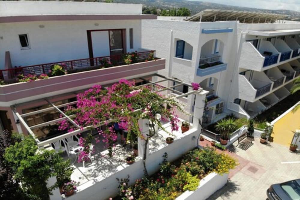 Apollon Hotel Apartments — Hotel building in Rethymnon