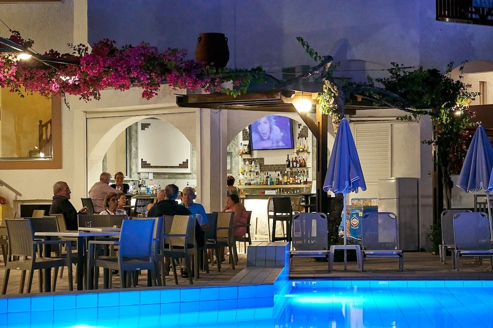 Apollon Hotel Apartments — Restaurant & bars in Rethymnon