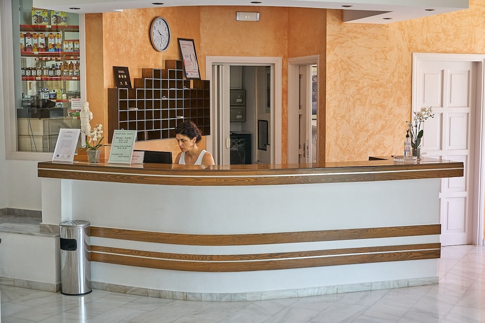 Apollon Hotel Apartments — Hotel building in Rethymnon