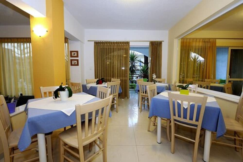 Apollon Hotel Apartments — Restaurant & bars in Rethymnon