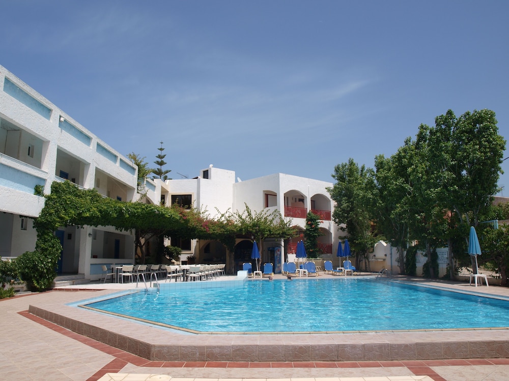 Apollon Hotel Apartments — Swimming pool in Rethymnon