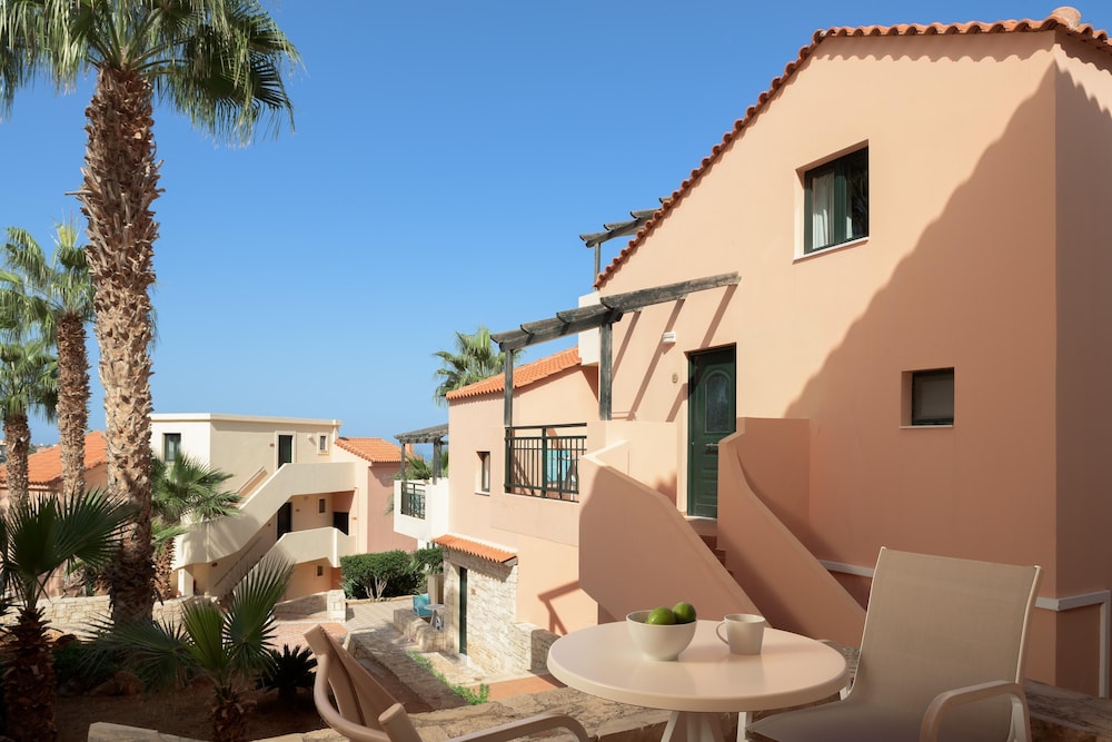 Asterias Village Resort — Hotel building in Hersonissos