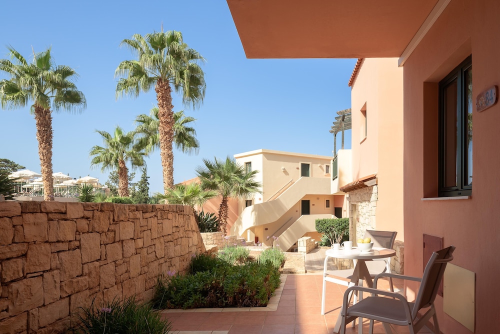 Asterias Village Resort — Hotel building in Hersonissos