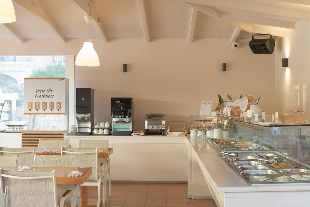 Asterias Village Resort — Restaurant & bars in Hersonissos