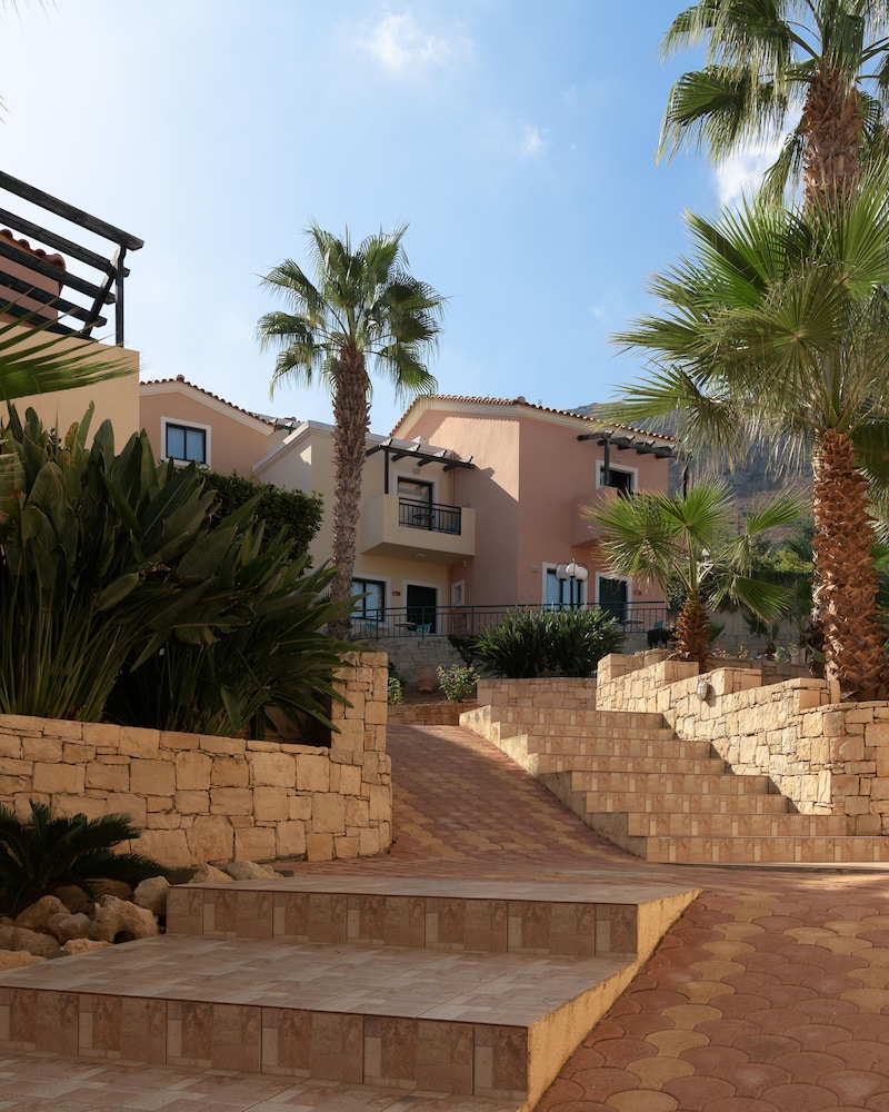 Asterias Village Resort — Hotel building in Hersonissos