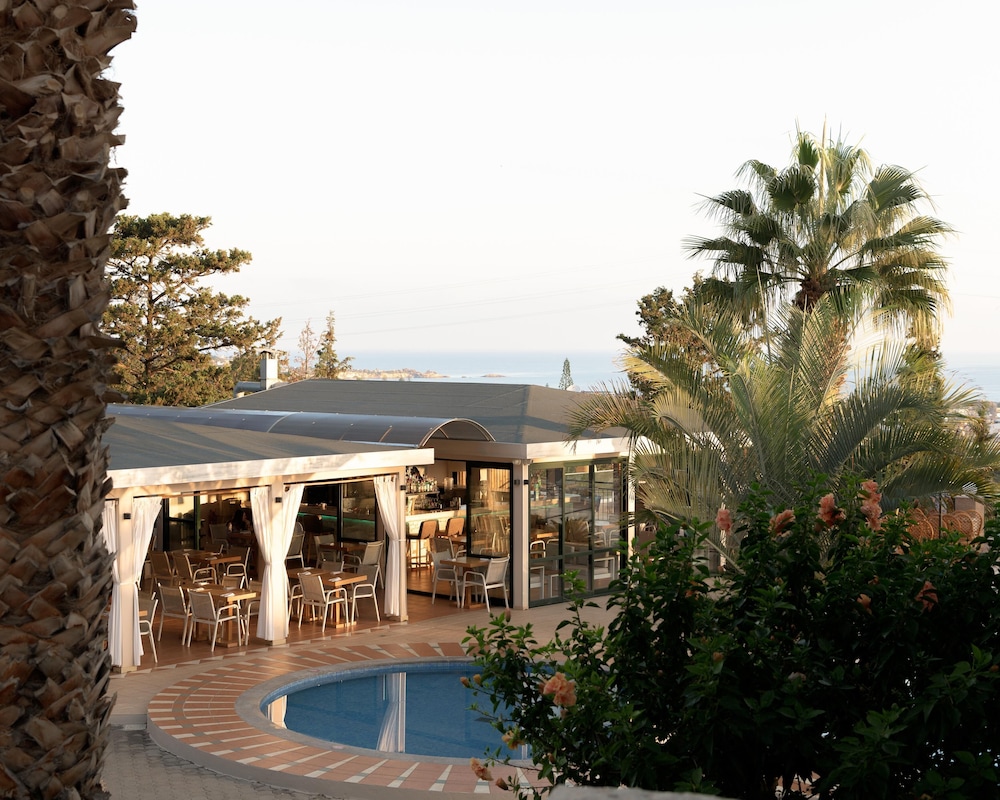 Asterias Village Resort — Restaurant & bars in Hersonissos