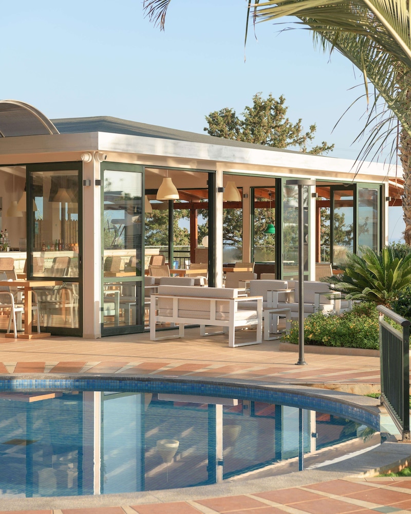 Asterias Village Resort — Restaurant & bars in Hersonissos