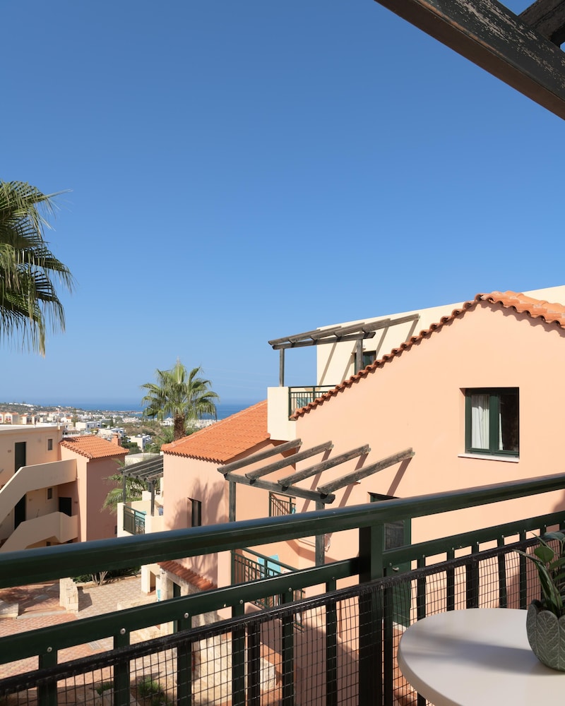 Asterias Village Resort — Hotel building in Hersonissos