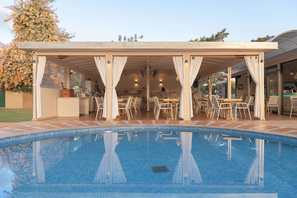Asterias Village Resort — Swimming pool in Hersonissos