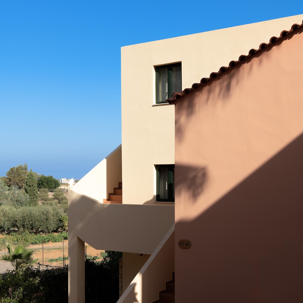 Asterias Village Resort — Hotel building in Hersonissos