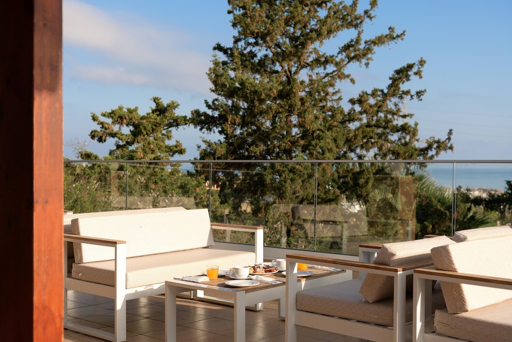 Asterias Village Resort — Restaurant & bars in Hersonissos