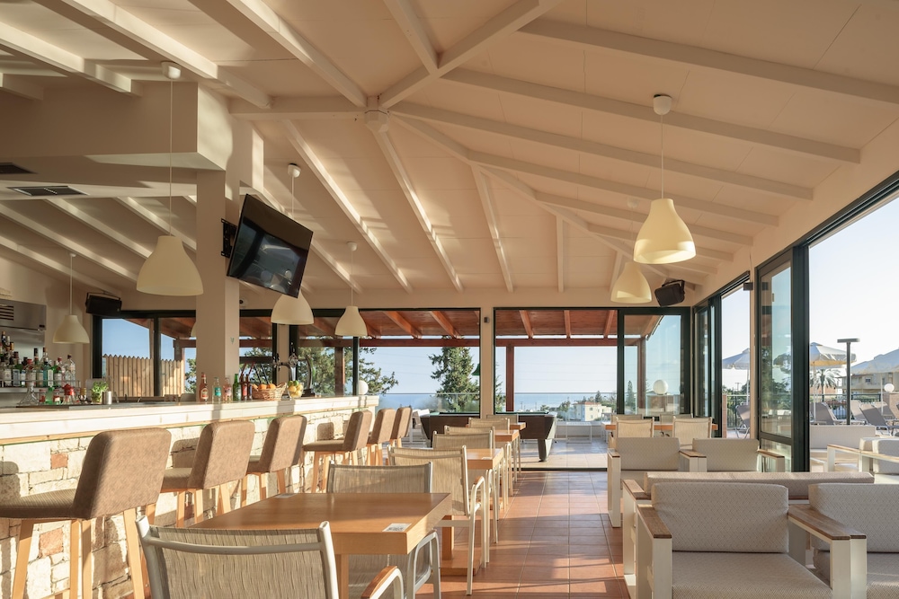 Asterias Village Resort — Restaurant & bars in Hersonissos