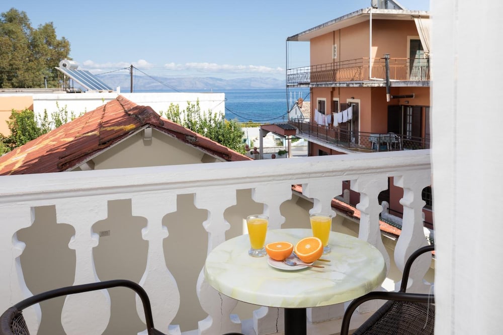 Bella Vista Beach Hotel and Studios — Hotel building in Benitses, Ionian Islands