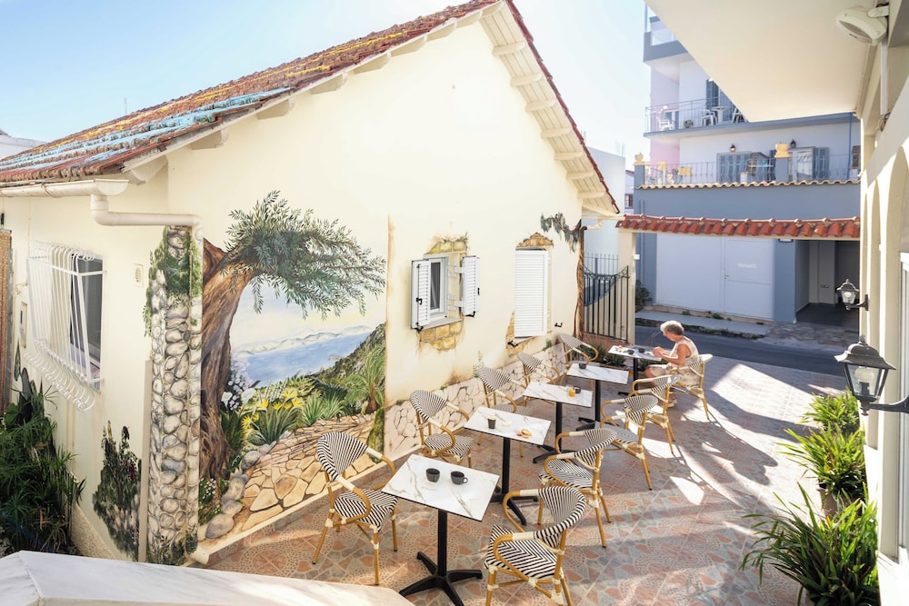 Bella Vista Beach Hotel and Studios — Restaurant & bars in Benitses, Ionian Islands