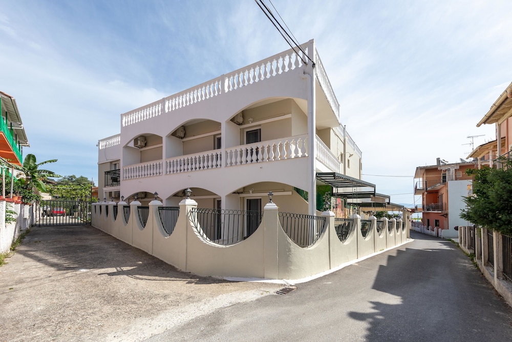 Bella Vista Beach Hotel and Studios — Hotel building in Benitses, Ionian Islands