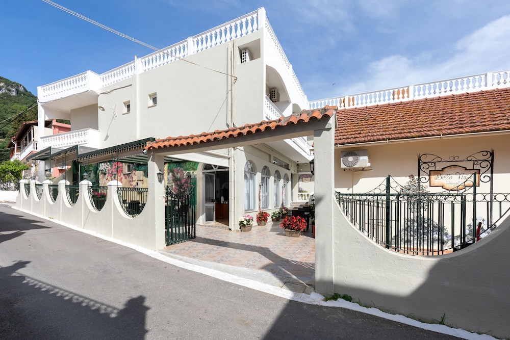 Bella Vista Beach Hotel and Studios — Hotel building in Benitses, Ionian Islands