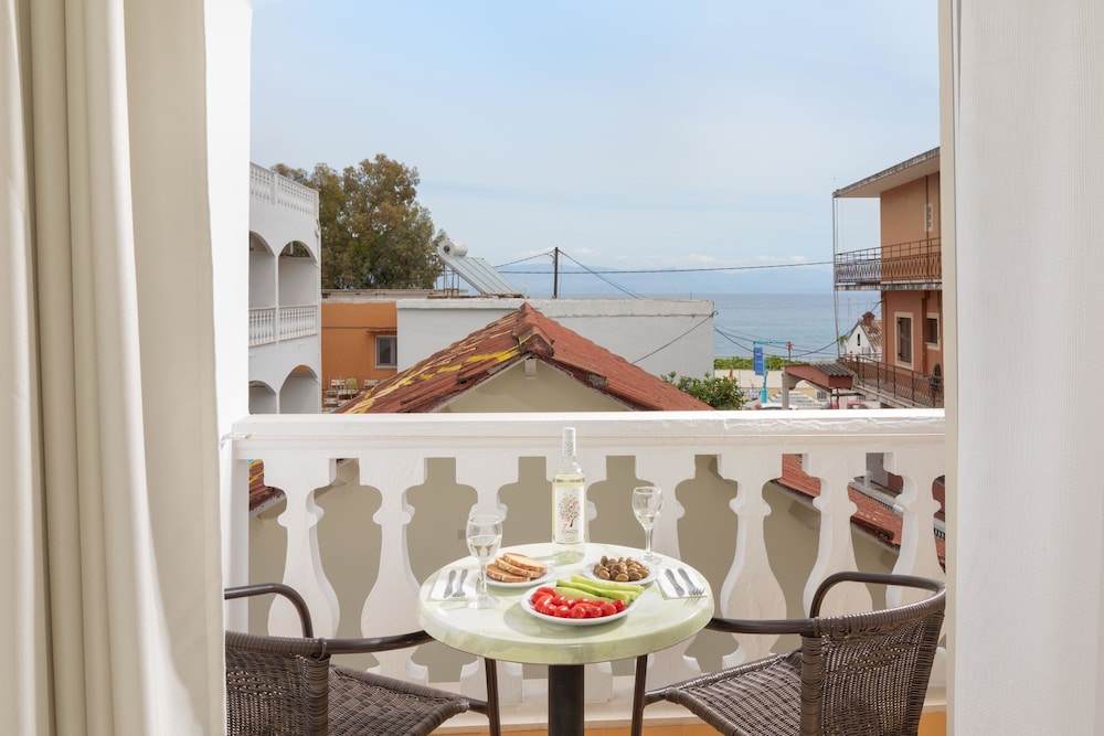 Bella Vista Beach Hotel and Studios — Hotel building in Benitses, Ionian Islands