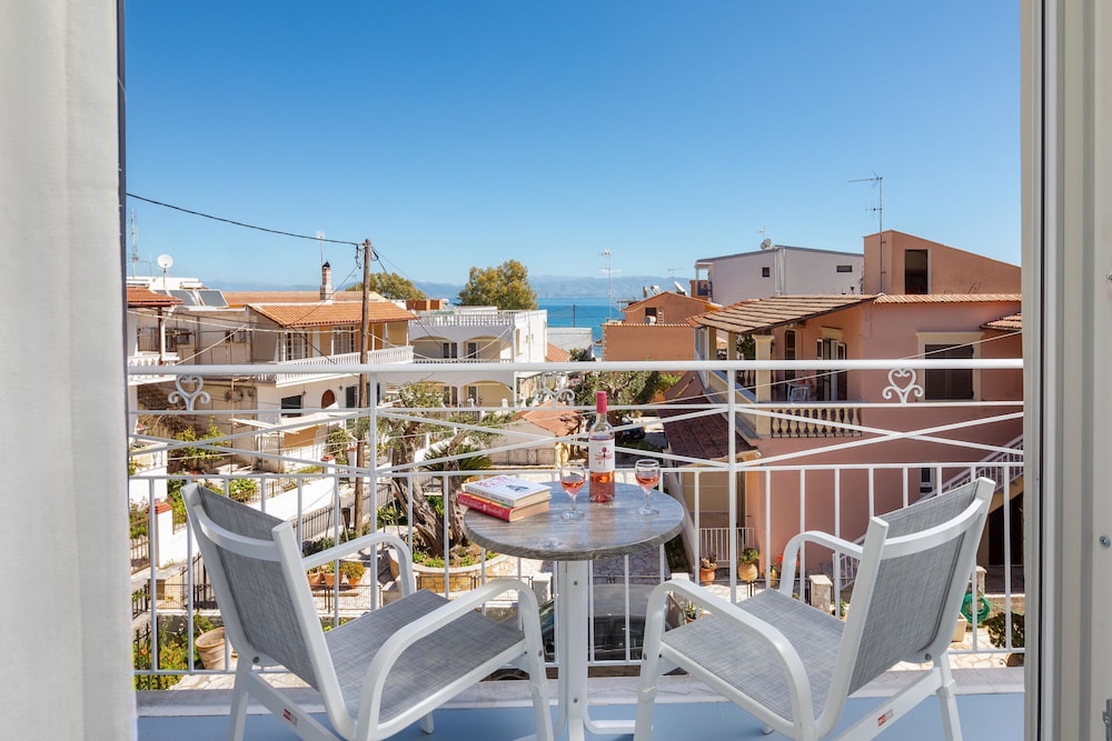 Bella Vista Beach Hotel and Studios — Hotel building in Benitses, Ionian Islands