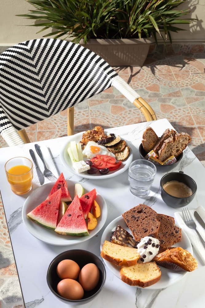 Bella Vista Beach Hotel and Studios — Restaurant & bars in Benitses, Ionian Islands