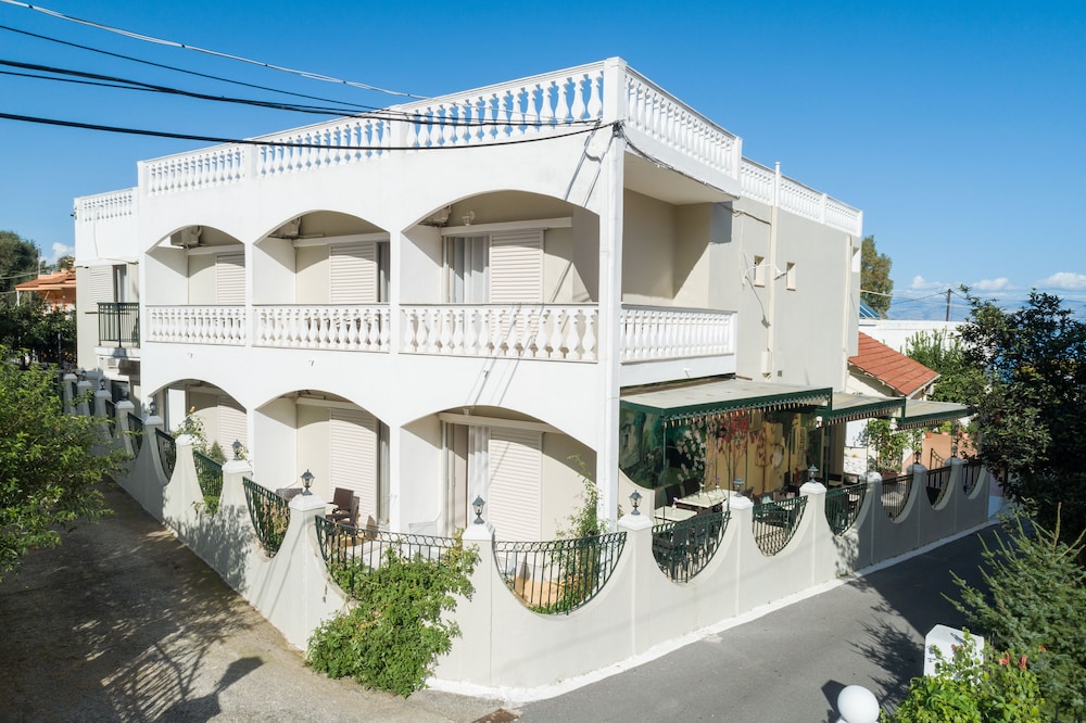 Bella Vista Beach Hotel and Studios — Hotel building in Benitses, Ionian Islands