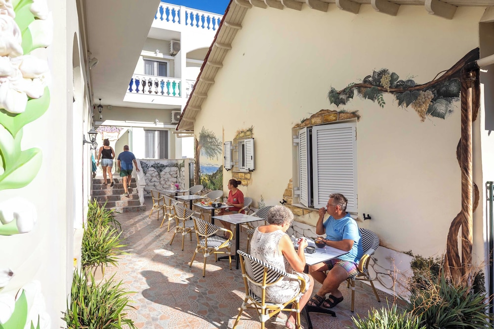 Bella Vista Beach Hotel and Studios — Restaurant & bars in Benitses, Ionian Islands
