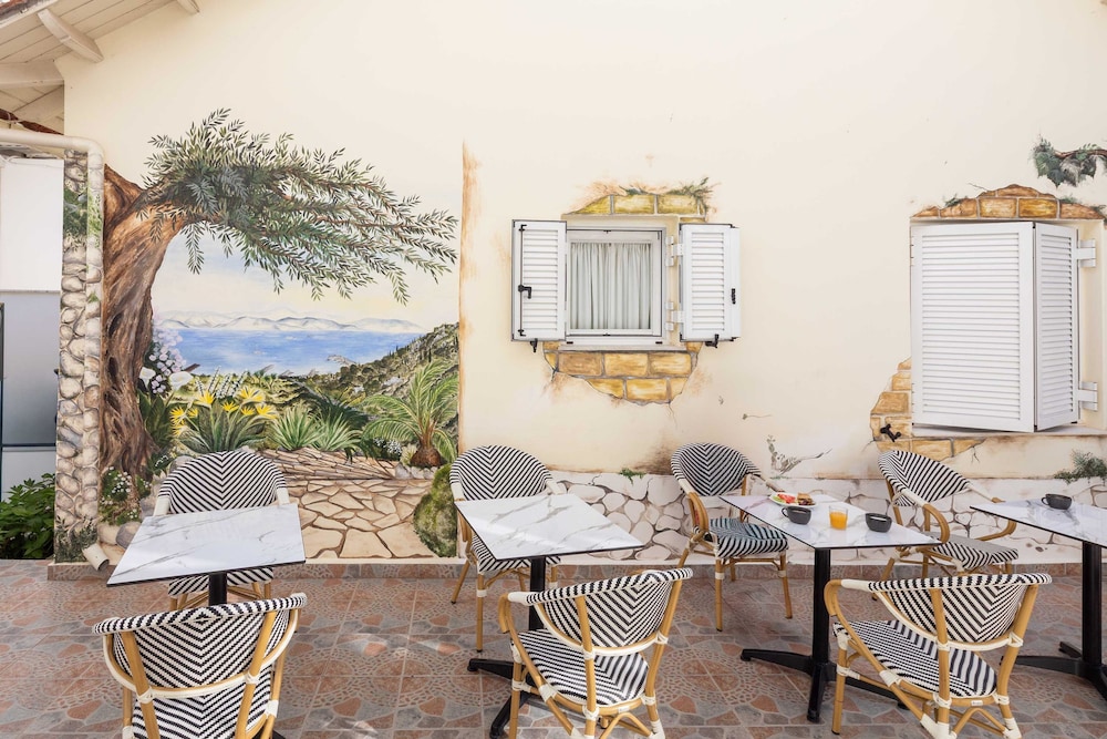 Bella Vista Beach Hotel and Studios — Restaurant & bars in Benitses, Ionian Islands