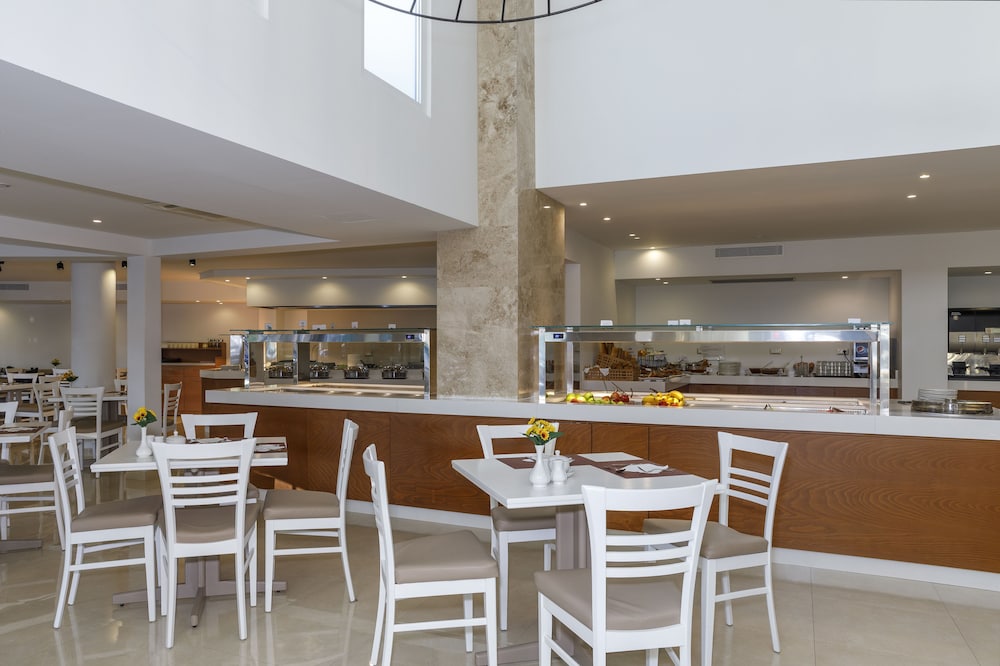 Best Western Plus Hotel Plaza — Restaurant & bars in Rhodes Town, South Aegean