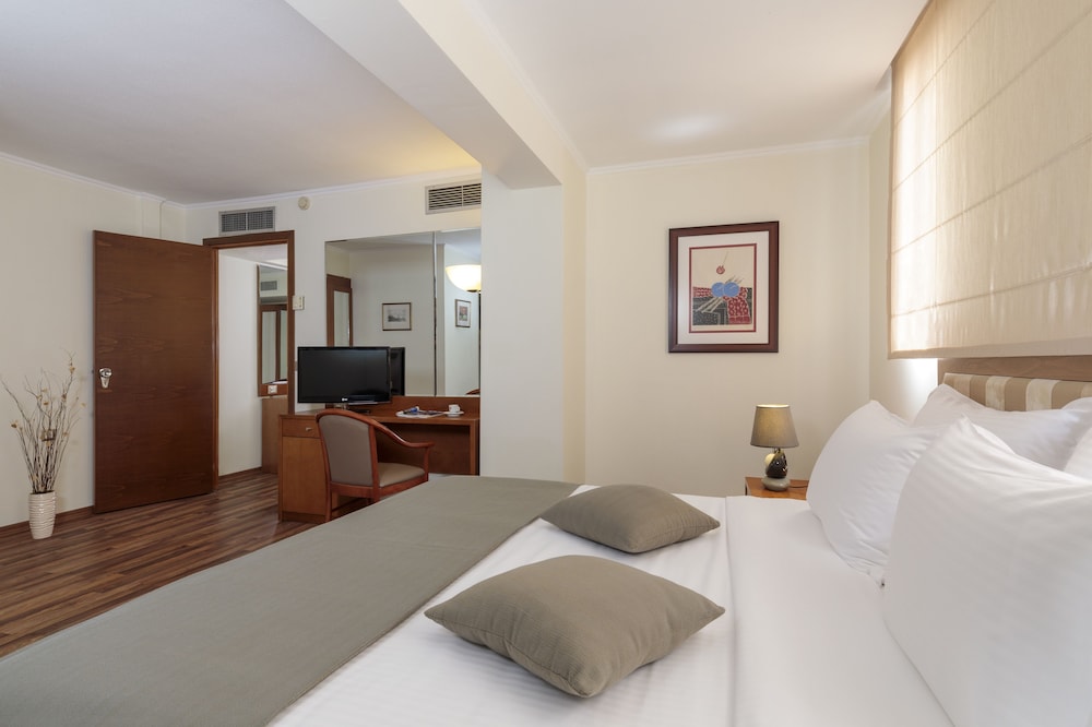 Best Western Plus Hotel Plaza — Hotel rooms in Rhodes Town, South Aegean