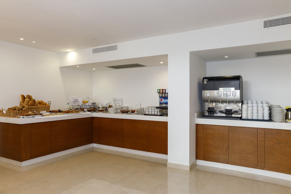 Best Western Plus Hotel Plaza — Restaurant & bars in Rhodes Town, South Aegean