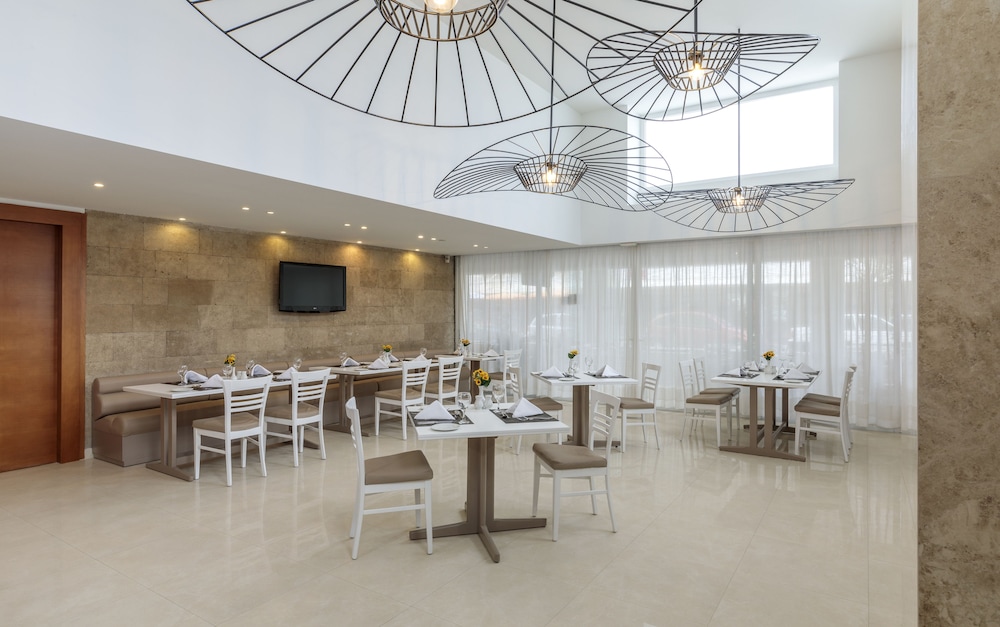 Best Western Plus Hotel Plaza — Restaurant & bars in Rhodes Town, South Aegean