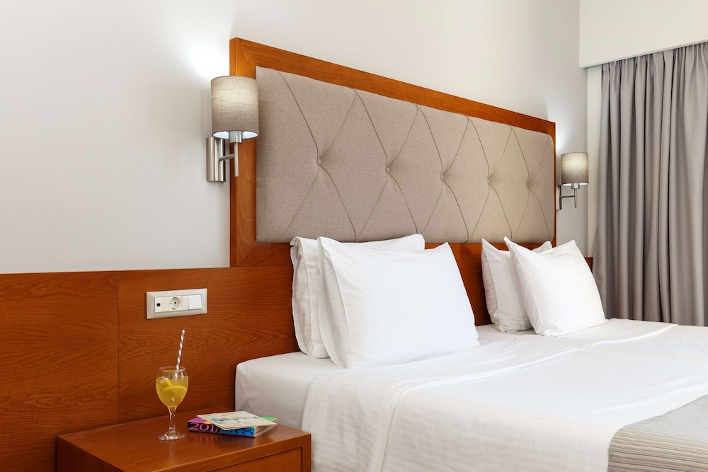 Best Western Plus Hotel Plaza — Hotel rooms in Rhodes Town, South Aegean
