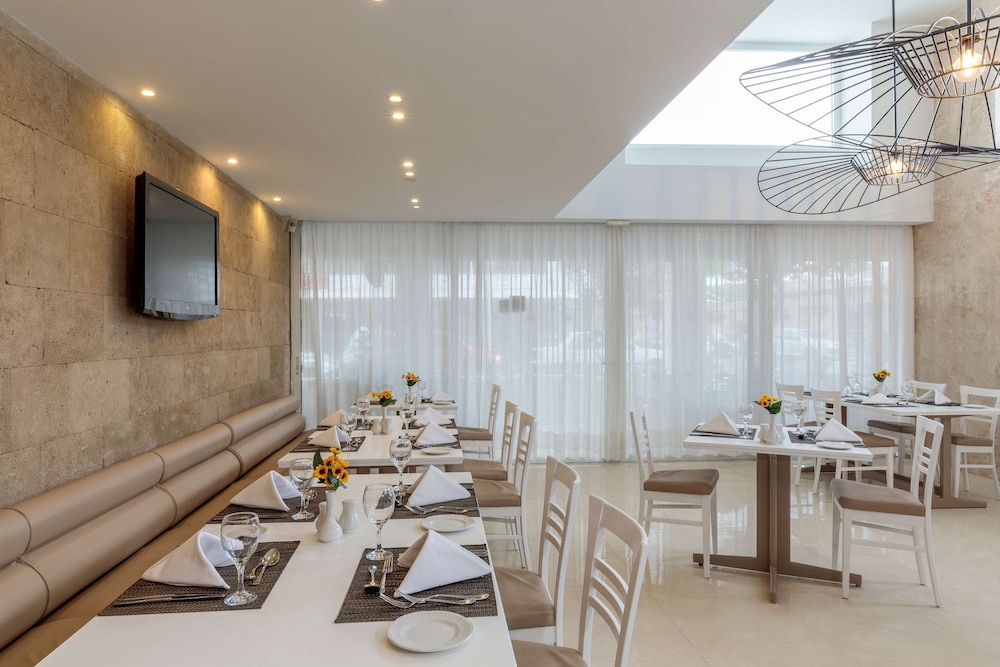 Best Western Plus Hotel Plaza — Restaurant & bars in Rhodes Town, South Aegean