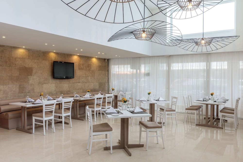 Best Western Plus Hotel Plaza — Restaurant & bars in Rhodes Town, South Aegean