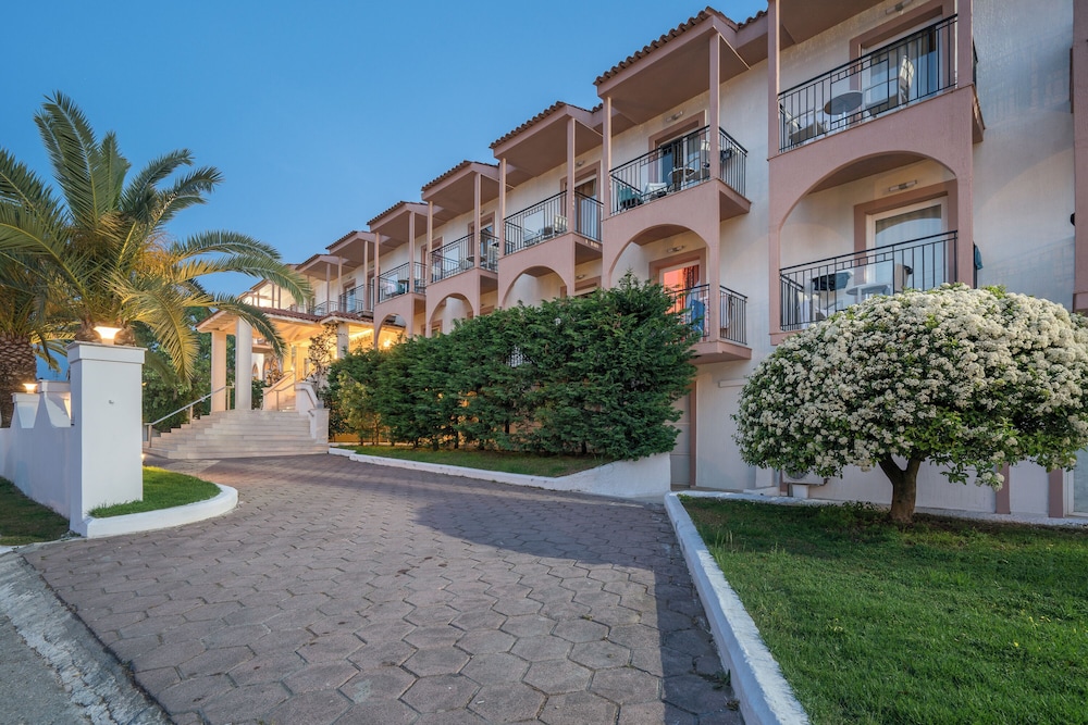 Zante Park Resort & Spa, BW Premier Collection — Hotel building in Laganas, Ionian Islands