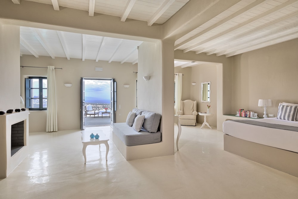 Carpe Diem Santorini — Hotel rooms in Pyrgos Kallistis, South Aegean
