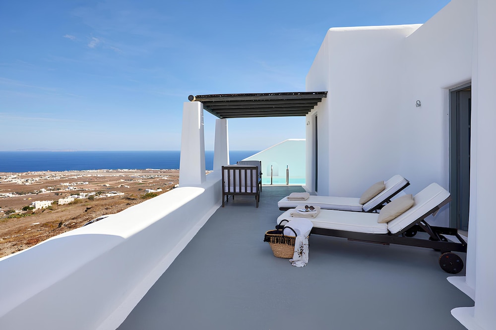 Carpe Diem Santorini — Hotel rooms in Pyrgos Kallistis, South Aegean