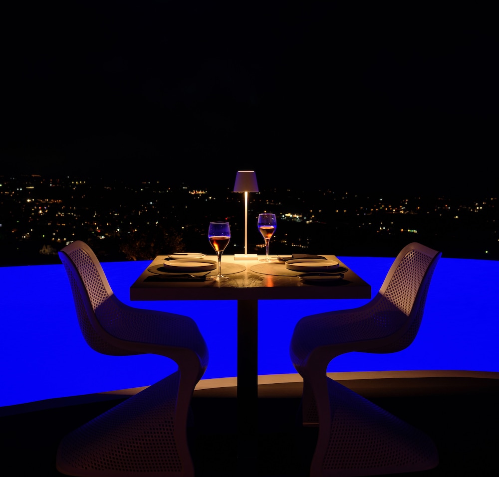 Carpe Diem Santorini — Restaurant & bars in Pyrgos Kallistis, South Aegean