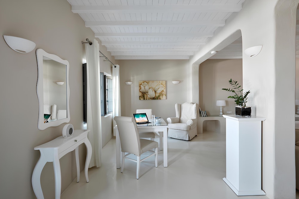 Carpe Diem Santorini — Hotel rooms in Pyrgos Kallistis, South Aegean