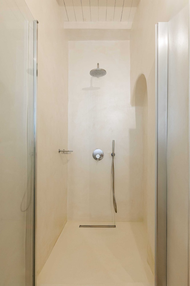 Carpe Diem Santorini — Hotel rooms in Pyrgos Kallistis, South Aegean