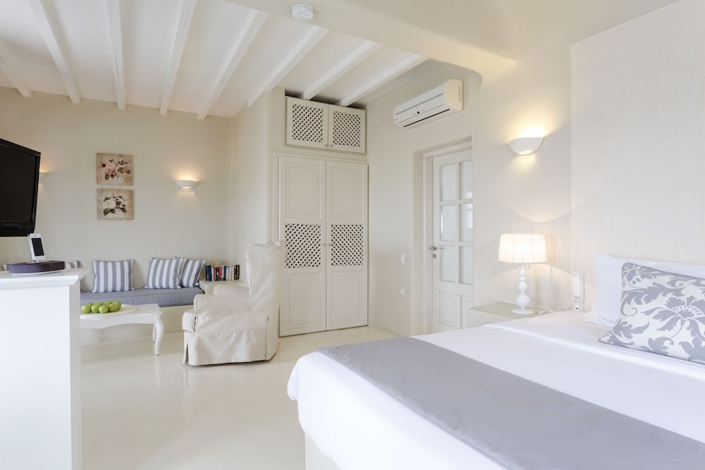 Carpe Diem Santorini — Hotel rooms in Pyrgos Kallistis, South Aegean