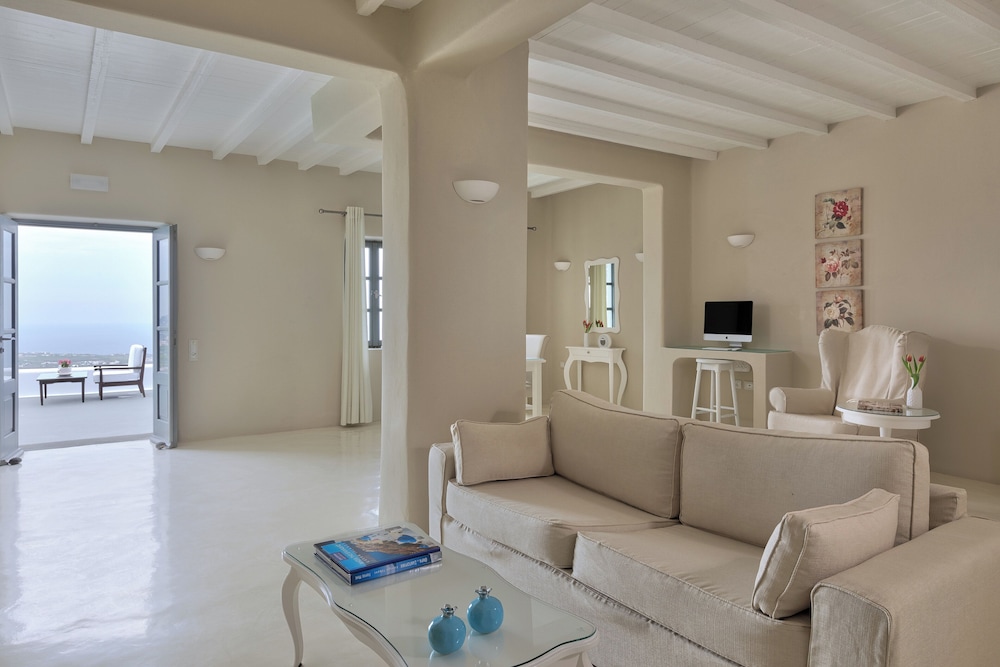 Carpe Diem Santorini — Hotel rooms in Pyrgos Kallistis, South Aegean