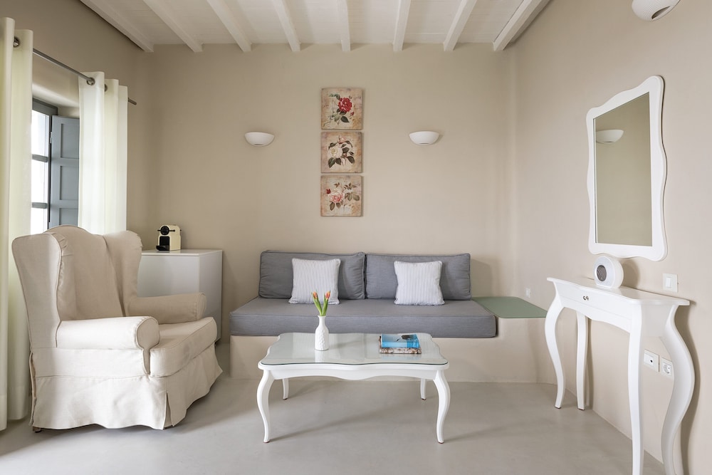 Carpe Diem Santorini — Hotel rooms in Pyrgos Kallistis, South Aegean
