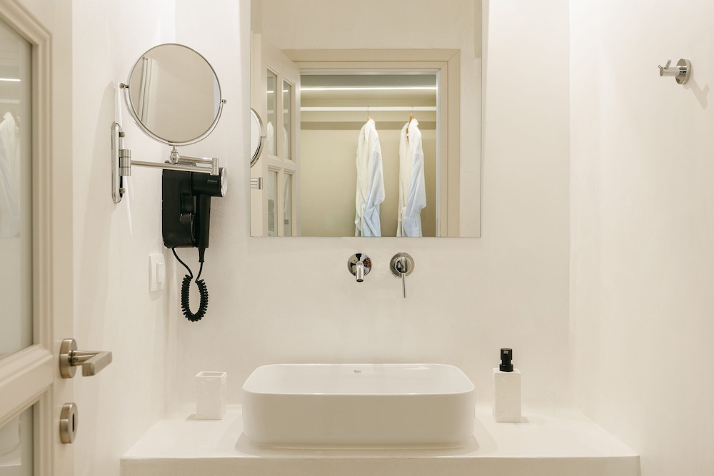 Carpe Diem Santorini — Hotel rooms in Pyrgos Kallistis, South Aegean