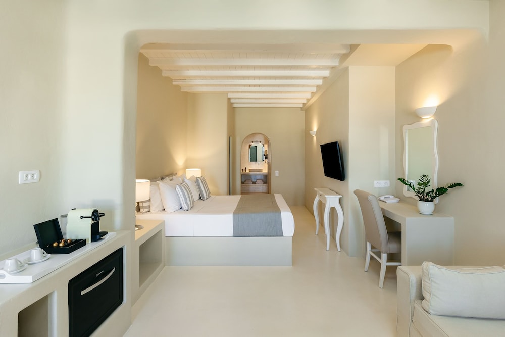 Carpe Diem Santorini — Hotel rooms in Pyrgos Kallistis, South Aegean