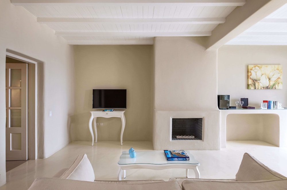 Carpe Diem Santorini — Hotel rooms in Pyrgos Kallistis, South Aegean